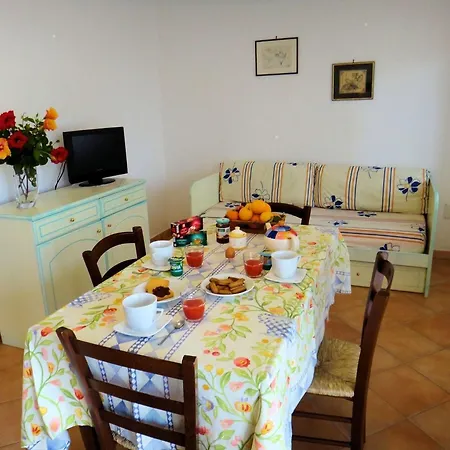 Apartment Elegante Am Meer, Komfortabel Eingerichtet, Klimaanlage Und Waschmaschine